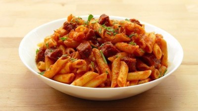 Macaroni and red sausage - Quick recipes