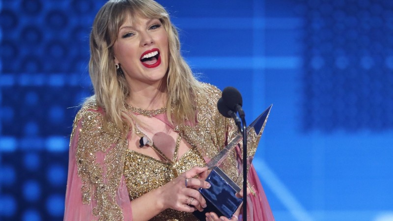 Taylor Swift artist of the decade at AMAS 2019 TokyVideo