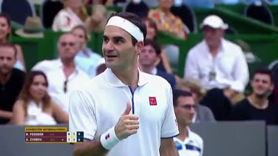 Federer posa para una foto… ¡En medio partido!