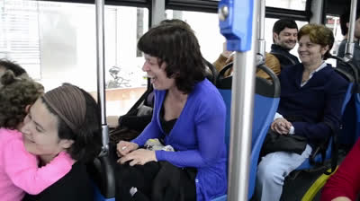 Risa contagiosa en el autobús