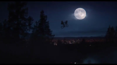 E.T. Returns Home for Christmas