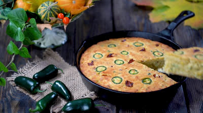 Skillet Cornbread: Thanksgiving Side Dish