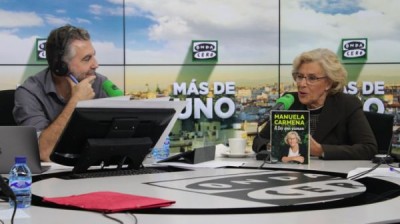 A fart interrupts the interview with Manuela Carmena!