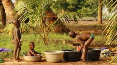 A child's incredible reaction to bathing in clean water for the first time