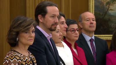 Gestos y detalles de los Ministros al prometer el cargo ante el Rey