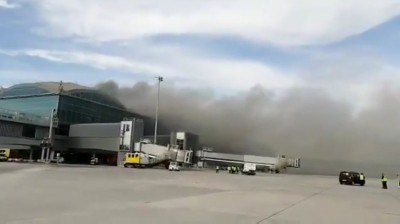 Evacuación de emergencia en el aeropuerto de Alicante por un incendio
