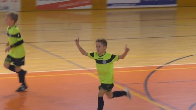 Nice goal of 6 year old footballer...