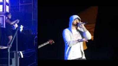 Traductora de signos RAPEA en un concierto de Eminem