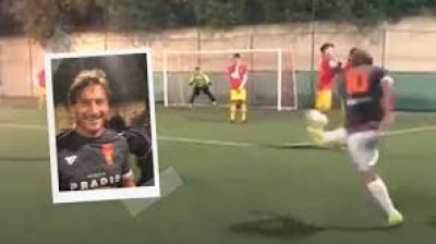 El BRUTAL gol de Totti jugando una pachanga