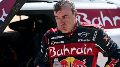 Carlos Sainz is already caressing his third Dakar