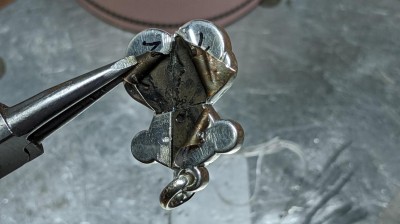 A jeweler claims Tous' jewelry is not gold and silver