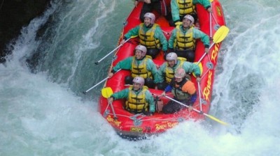 SPECTACULAR rafting descent in New Zealand 