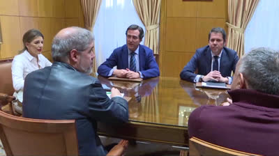 Gobierno, patronal y sindicatos acuerdan una subida del SMI a 950 euros