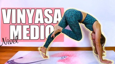 Clase de yoga vinyasa