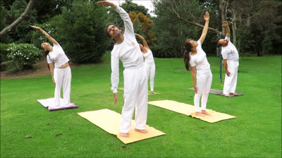 Clase de yoga en exteriores