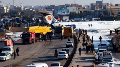 Aterrizaje de emergencia con 142 pasajeros en una autopista de Irán