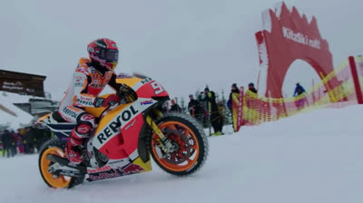 Marc Márquez pilotando EN LA NIEVE!!!!
