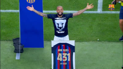 Homenaje del Barça a Dani Alves