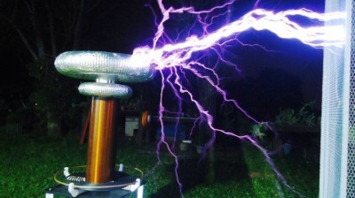 Una bobina Tesla de estado sólido de doble resonancia de alta potencia 40kVA+