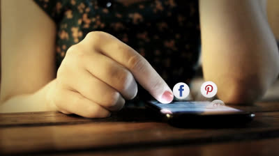 Social media use footes