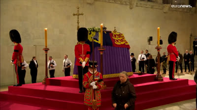 Miles de personas dan el último adiós a la reina Isabel II