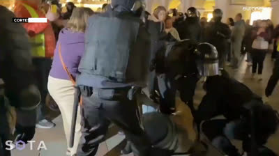 Ciudadanos rusos huyen por la llamada a las filas de Putin