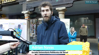 Numerosos experimentos en una interesante y  multitudinaria Noche europea de los investigadores en Teruel capital(Video)