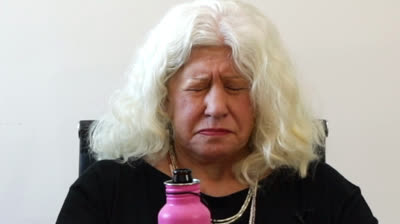 Degustación de cerveza artesanal con abuelas