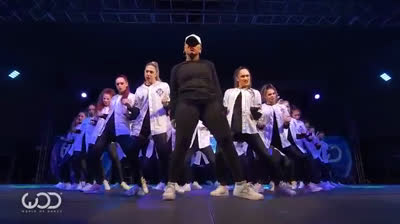 SEE The Most Known Performance of THE ROYAL FAMILY 