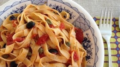 Fettuccine alla puttanesca recipe