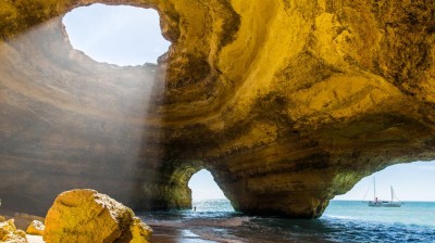 Algarve boating in caves