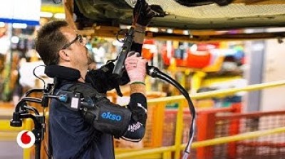 Robots that manufacture cars