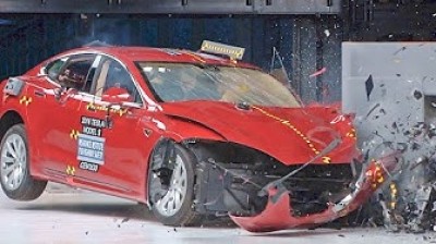 Tesla Model S (2017) Crash test
