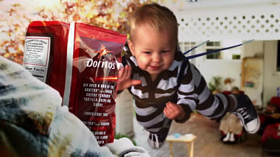 Anuncio TV Doritos "Bebé elástico"