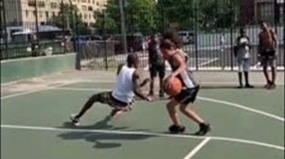 Se ríe de una chica y acaba HUMILLADO