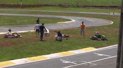 Accidentes de chicas vs Accidentes de chicos en Karting