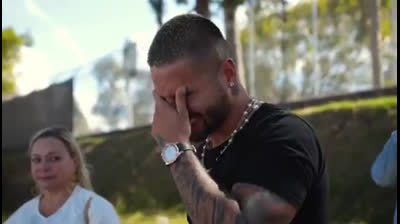 Maluma rompe a llorar al ver su avión privado