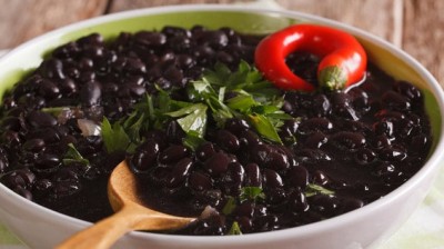 Cómo hacer frijoles negros cubanos