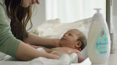 Tips for your newborn's first bath