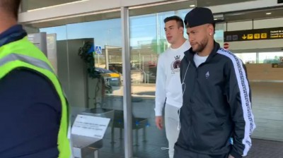 Neymar ya está en Barcelona para su juicio