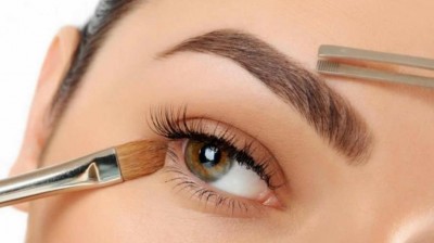 Como depilar y dar forma a las cejas