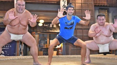 Novak Djokovic goes to sumo!
