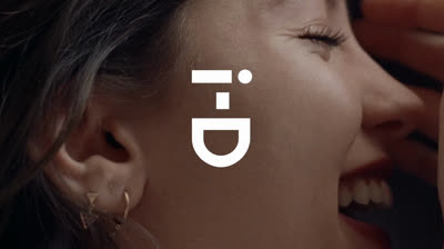 Burberry presents "Iris law"