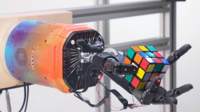 The robot that solves Rubik's cubes!
