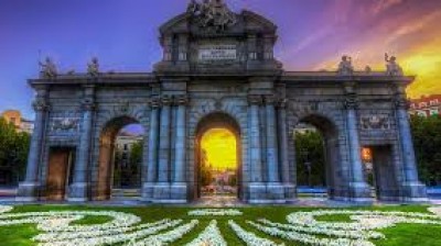 Visit to the "Puerta de Alcala" - Madrid