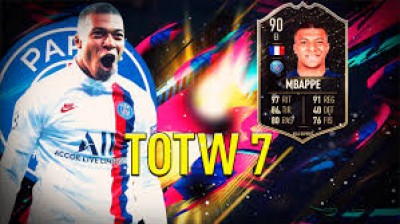 Mbappé in TOTW 7 of  FIFA 20